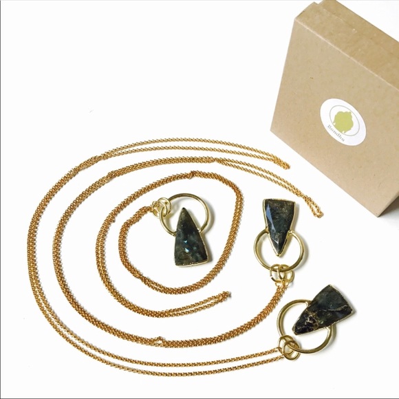 🎉HP 11/7🎉Labradorite Mystic Triangle Necklace - Picture 4 of 4